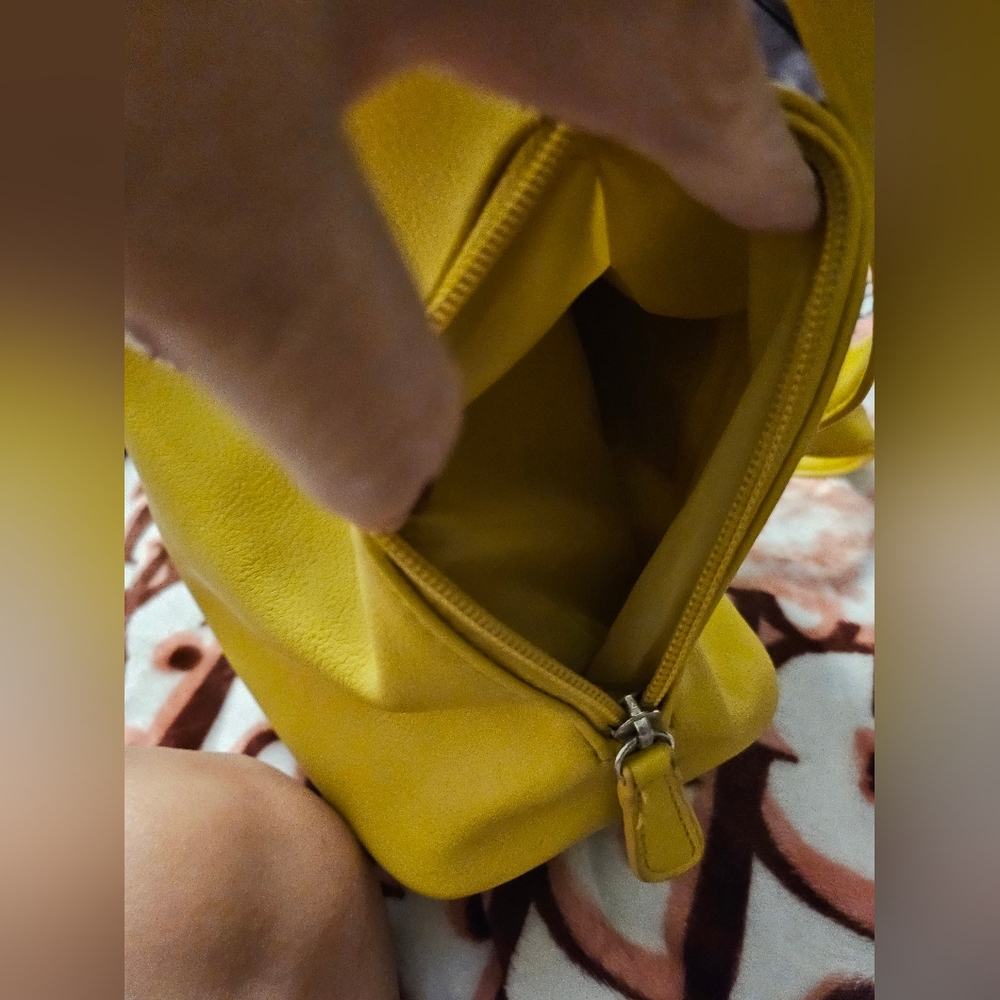 Fun Yellow Handbag - Picture 8 of 8